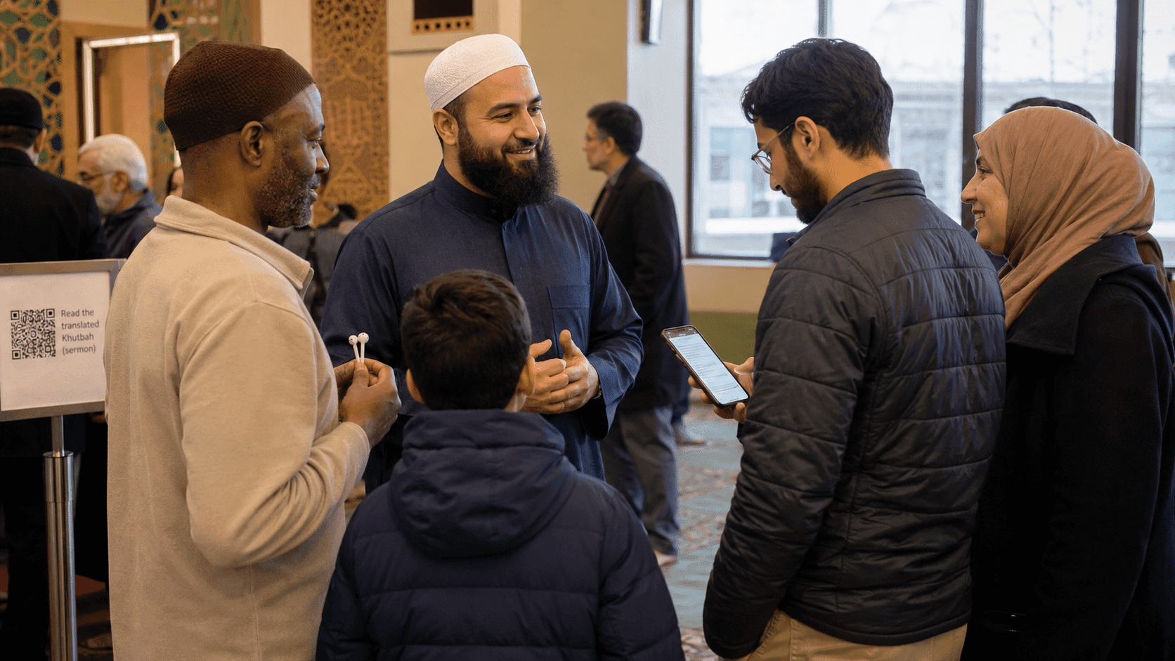 Ahli jemaah di pusat Islam menggunakan alat digital untuk mengikuti terjemahan khutbah dan kandungan pendidikan