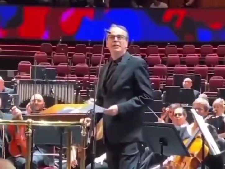 Israeli conductor Ilan Volkov condemned Israel’s attacks on Gaza during a performance in London