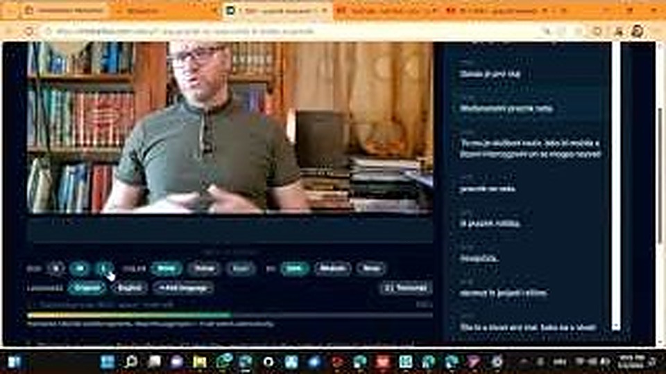 Публичная video-страница с многоязычным транскриптом и контролами выбора языка в русской версии.